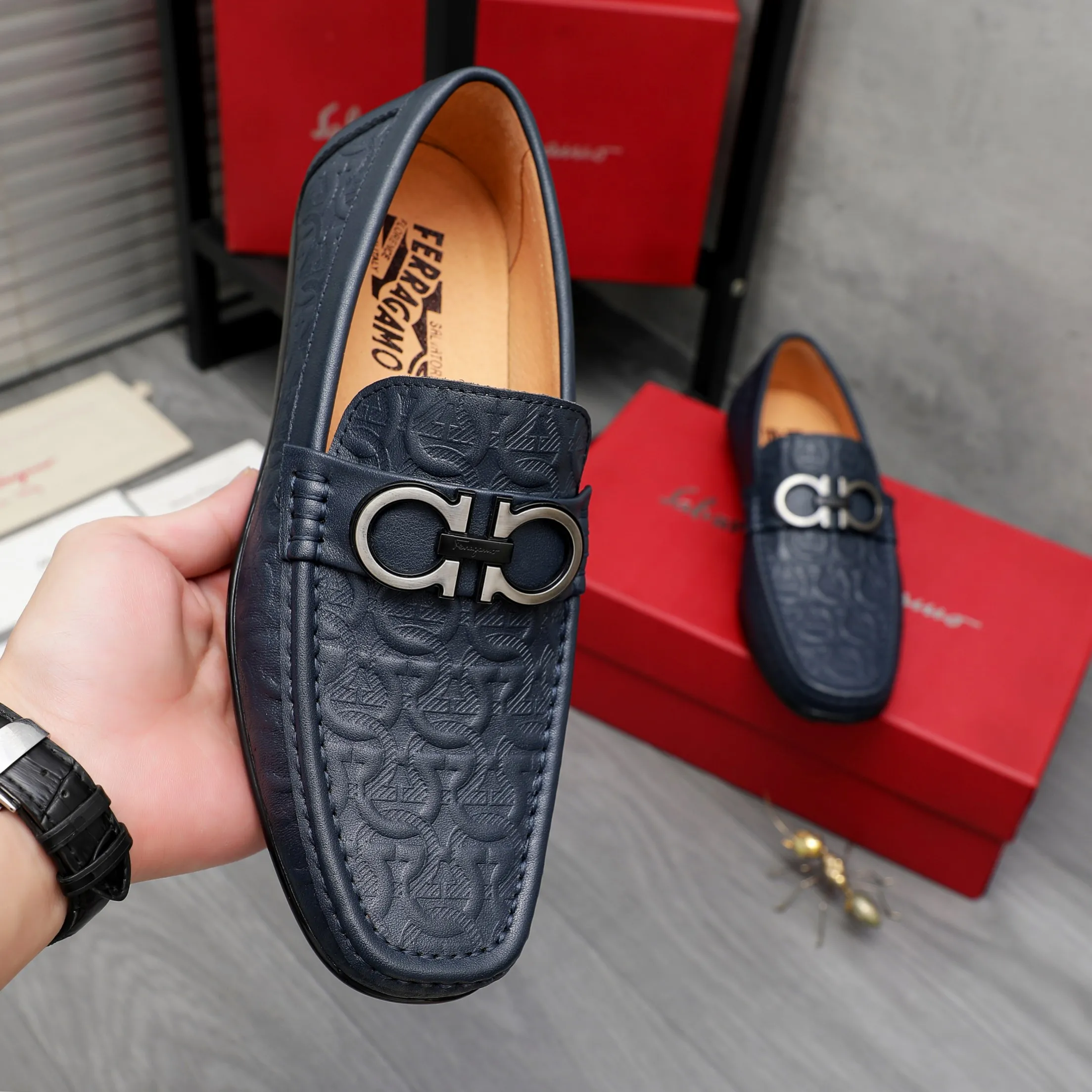 Men's shoes 💰380 Product trademark: Ferragamo "Ferragamo" casual slip-on shoes Regular size: 38-45 (45. Customized, non-returnable) Product materials: Selected embossed cowhide upper, pigskin lining, rubber outsole